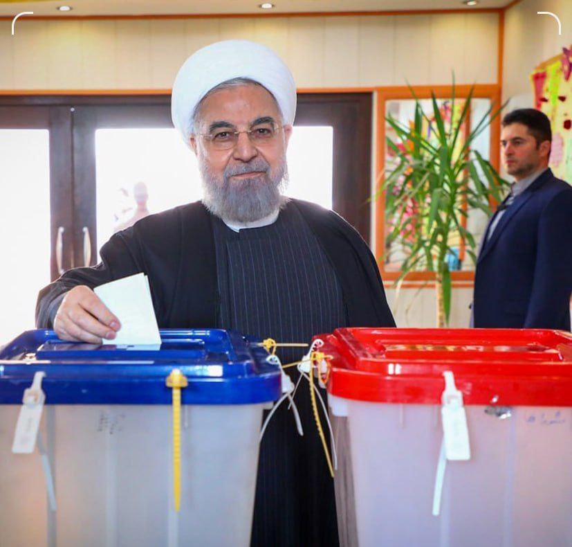 سابق صدر ایران حجت الاسلام روحانی نے پارلیمانی اور مجلس خبرگان کے انتخابات میں ووٹ کاسٹ کر دیا