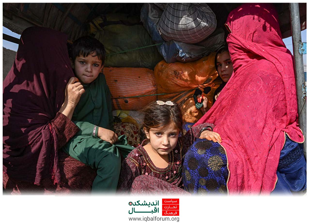 اخراج مهاجرین افغان از پاکستان و وحشت دختران افغان از آینده خود.