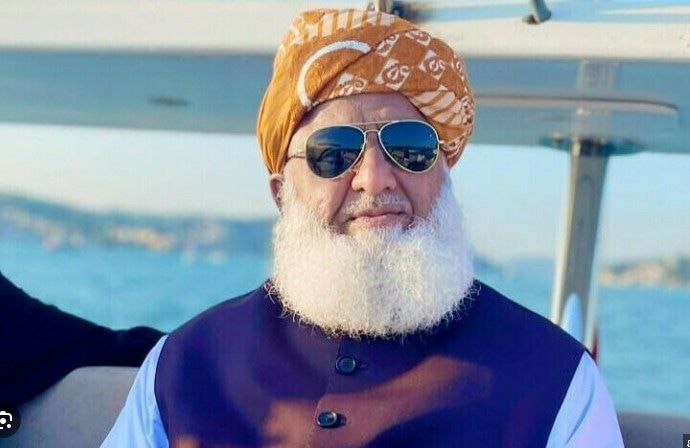 مولوی فضل الرحمن : رژیم ترکیبی بر پاکستان مسلط شده است