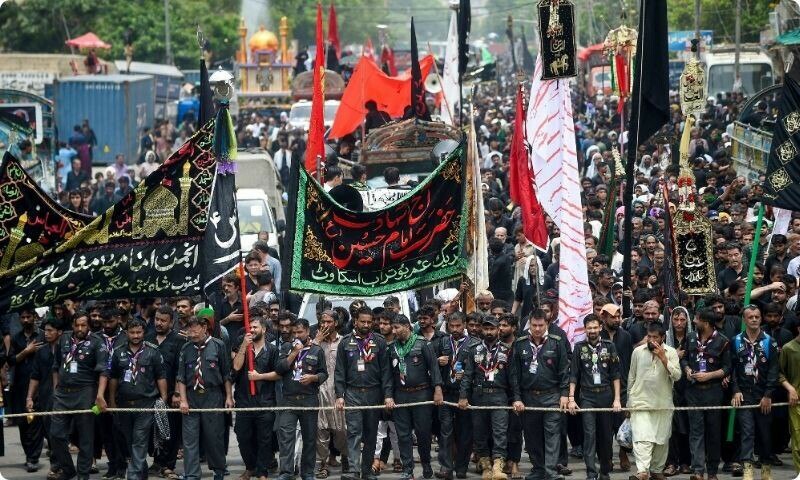 شدت گرما باعث بیهوشی 250 تن از عزاداران در شهر کراچی شد .