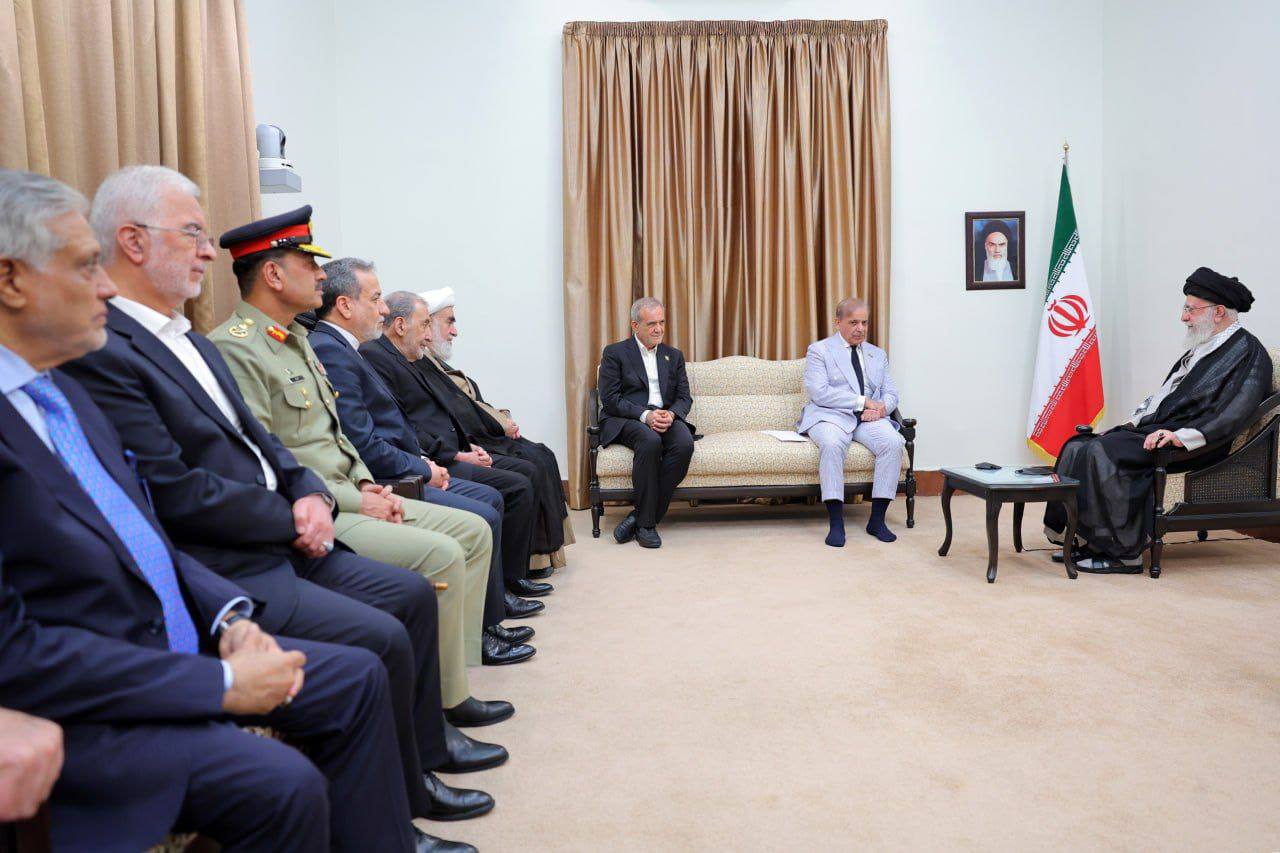 ‍ رهبر انقلاب اسلامی در دیدار نخست وزیر پاکستان تاکید کردند: