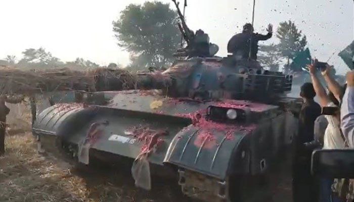 مردم پاکستان پایان جنگ چهار روز ه با هند را جشن گرفتند