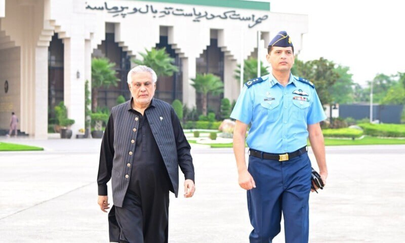 نقطه عطف در روابط؛ وزیر خارجه پاکستان پس از ۱۳ سال به بنگلادش سفر کرد