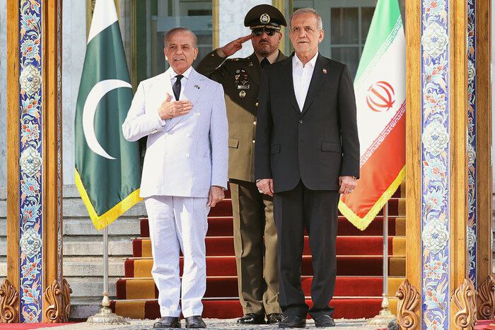 دکتر پزشکیان به لاهور رسید