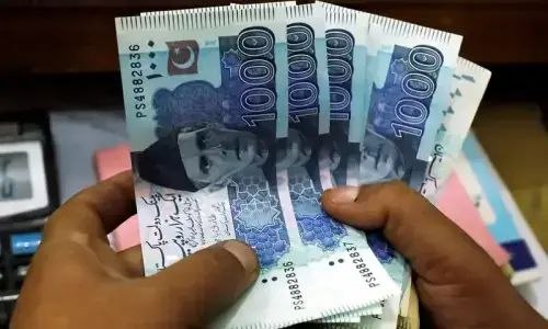 پاکستان ۳.۵ تریلیون روپیه از بانک‌ها وام گرفت