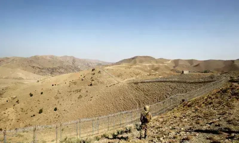 حملات سنگین پاکستان به مواضع تروریست‌ها در مرز افغانستان؛ ۲۶ تروریست کشته شدند