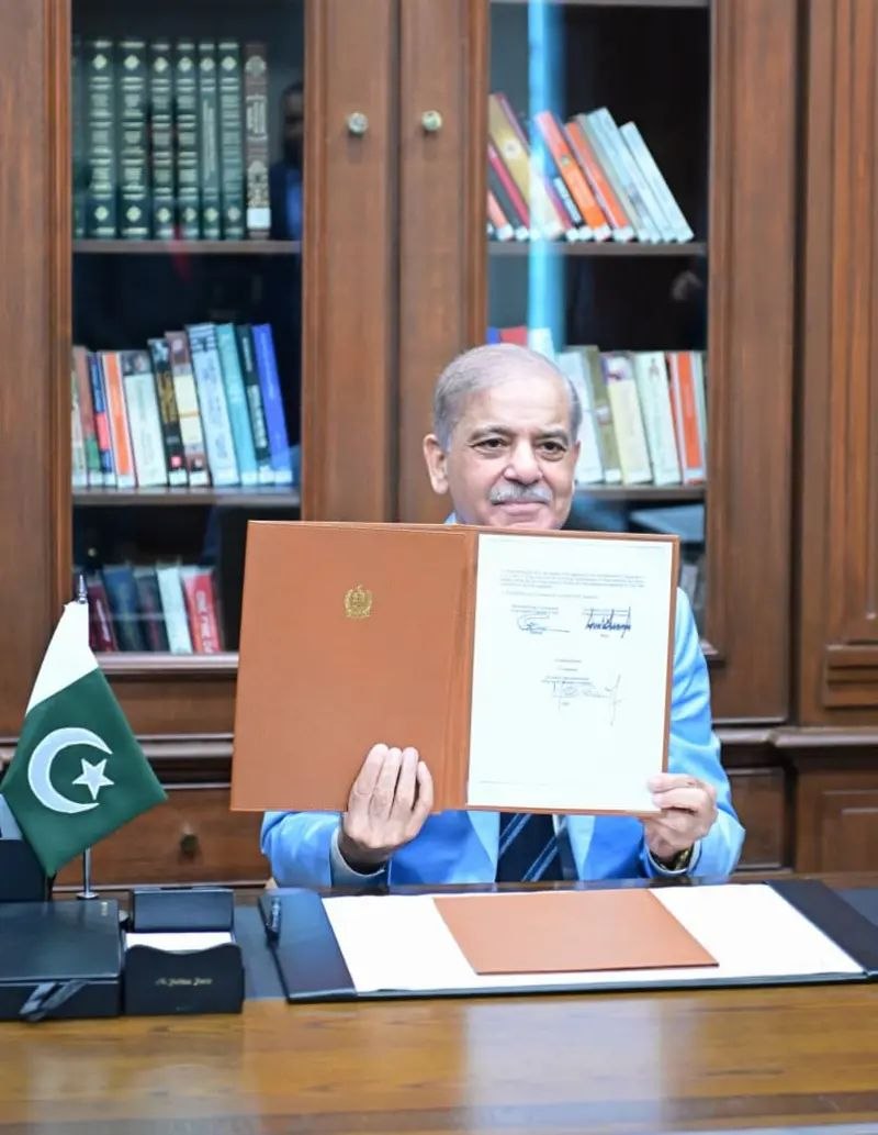شهباز شریف؛ نخست‌وزیر پاکستان  «یادداشت تفاهم اسلام‌آباد» را به عنوان میانجی بین ایران و آمریکا امضا کرد.