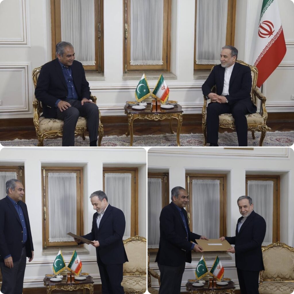محسن نقوی؛ وزیر کشور پاکستان نامه ویژه فیلد مارشال عاصم منیر؛ فرمانده ارتش پاکستان برای رهبر انقلاب را تحویل عباس عراقچی داد