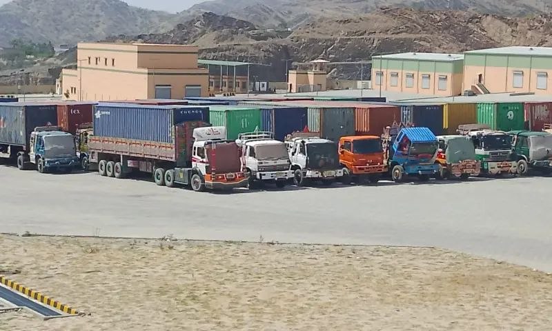 عبور ۲۶ کانتینر کمک‌های  سازمان ملل به افغانستان از مرز طورخم