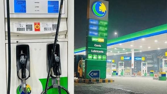 اجرای نظام قیمت‌گذاری روزانه بنزین و گازوئیل در پاکستان