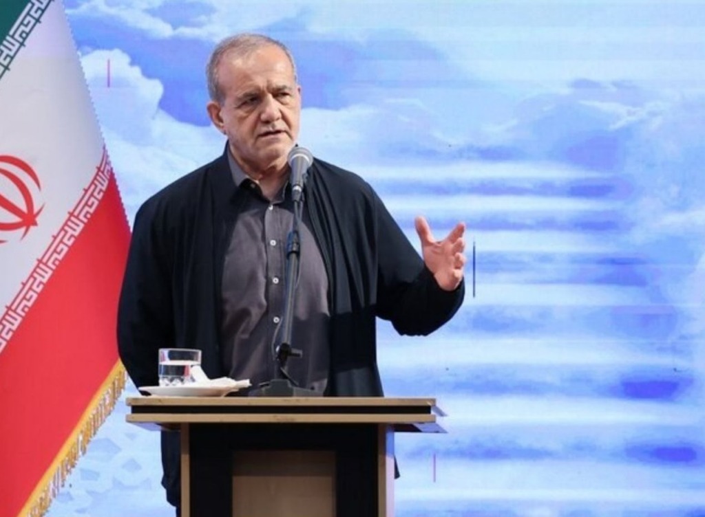 پزشکیان: لوگوں کے خلاف فائلیں/کیسز (پرونده‌سازی) بنانے اور انہیں معاشرے سے الگ کرنے کے بجائے، ہمیں ان کا سہارا بننا چاہیے
