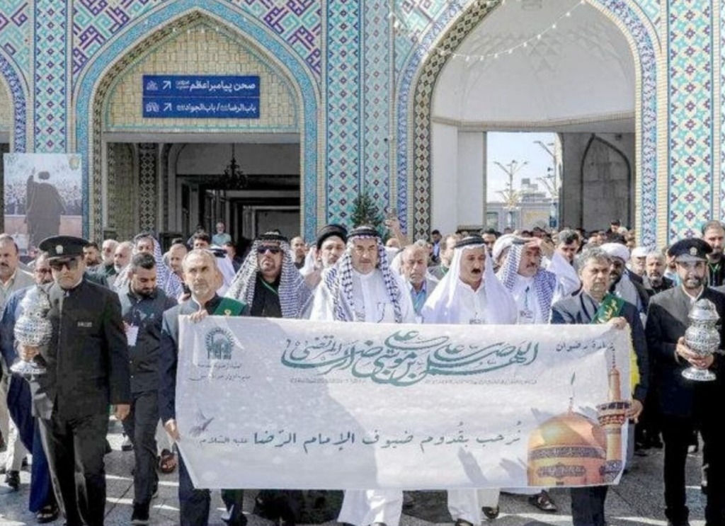 حرم امام رضا (ع) میں 300 عراقی موکب داروں کی میزبانی